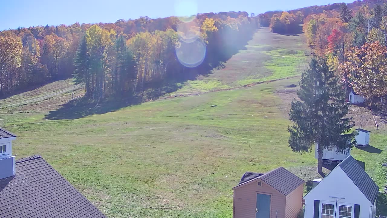 Meetinghouse Lodge Cam webcam at Ragged Mountain Resort