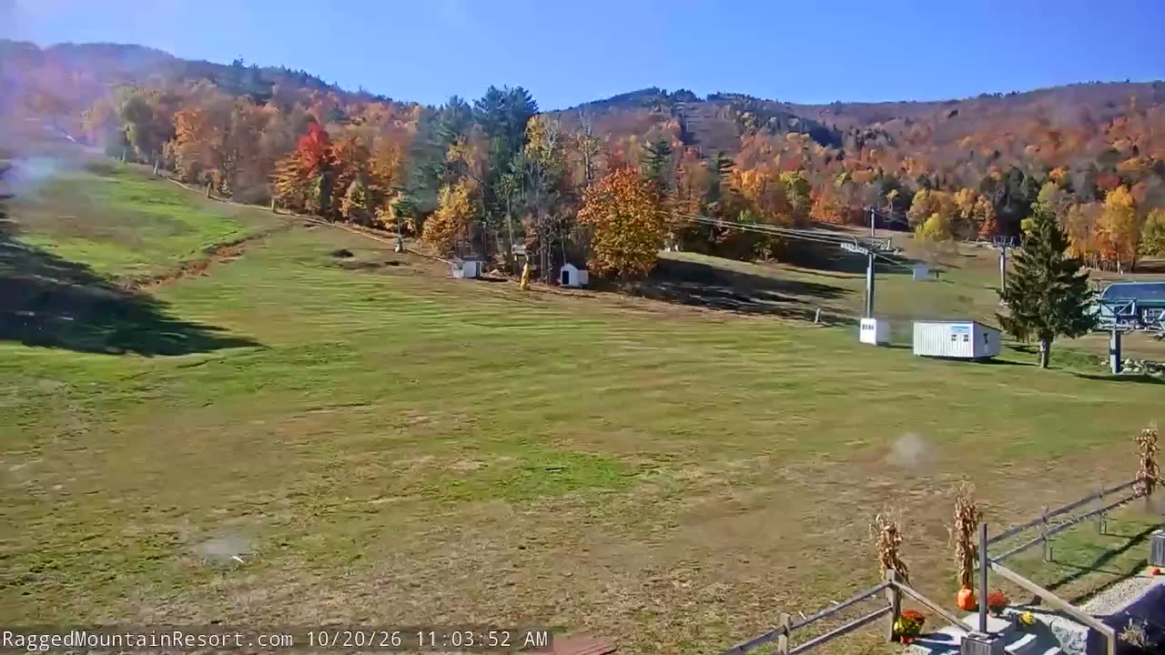 Elmwood Lodge Cam webcam at Ragged Mountain Resort