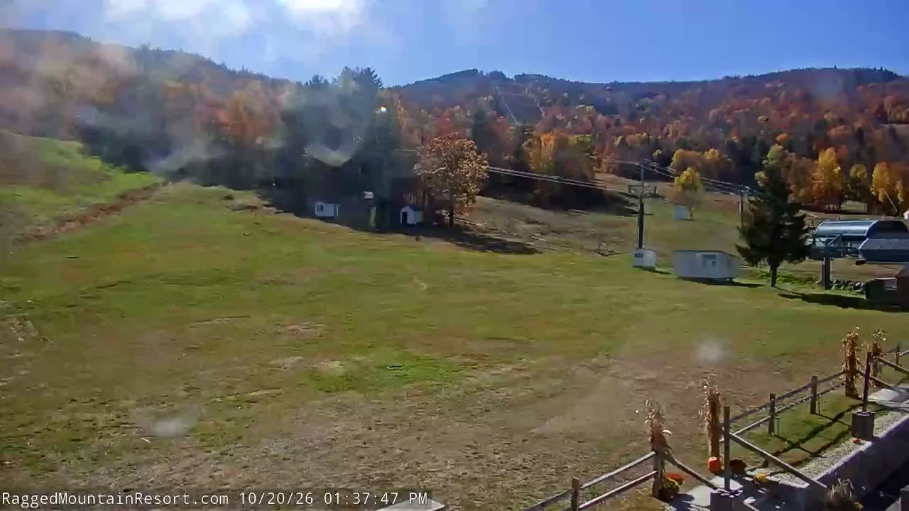 Elmwood Lodge Cam webcam at Ragged Mountain Resort