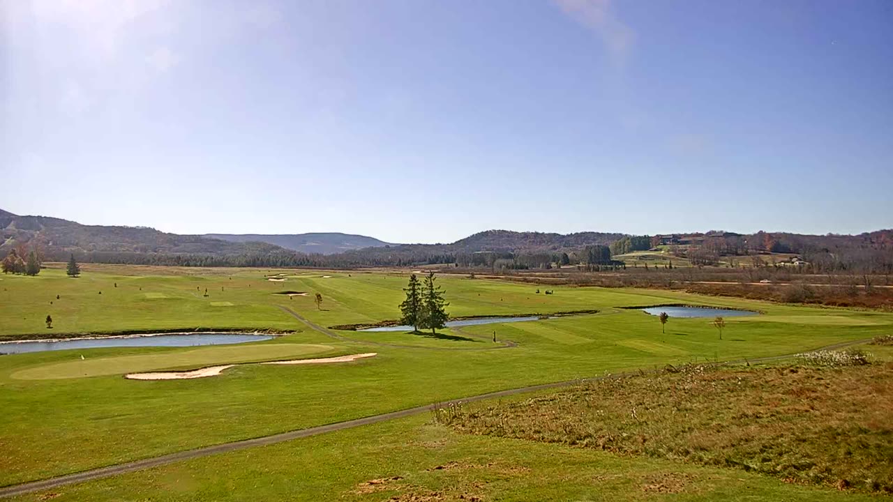 Canaan Valley Resort Webcam - Golf Course & Valley still, 0″ new snow in 24 h