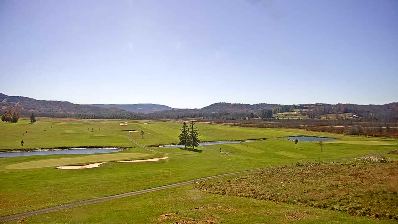 Canaan Valley Resort Webcam - Golf Course & Valley still, 0″ new snow in 24 h
