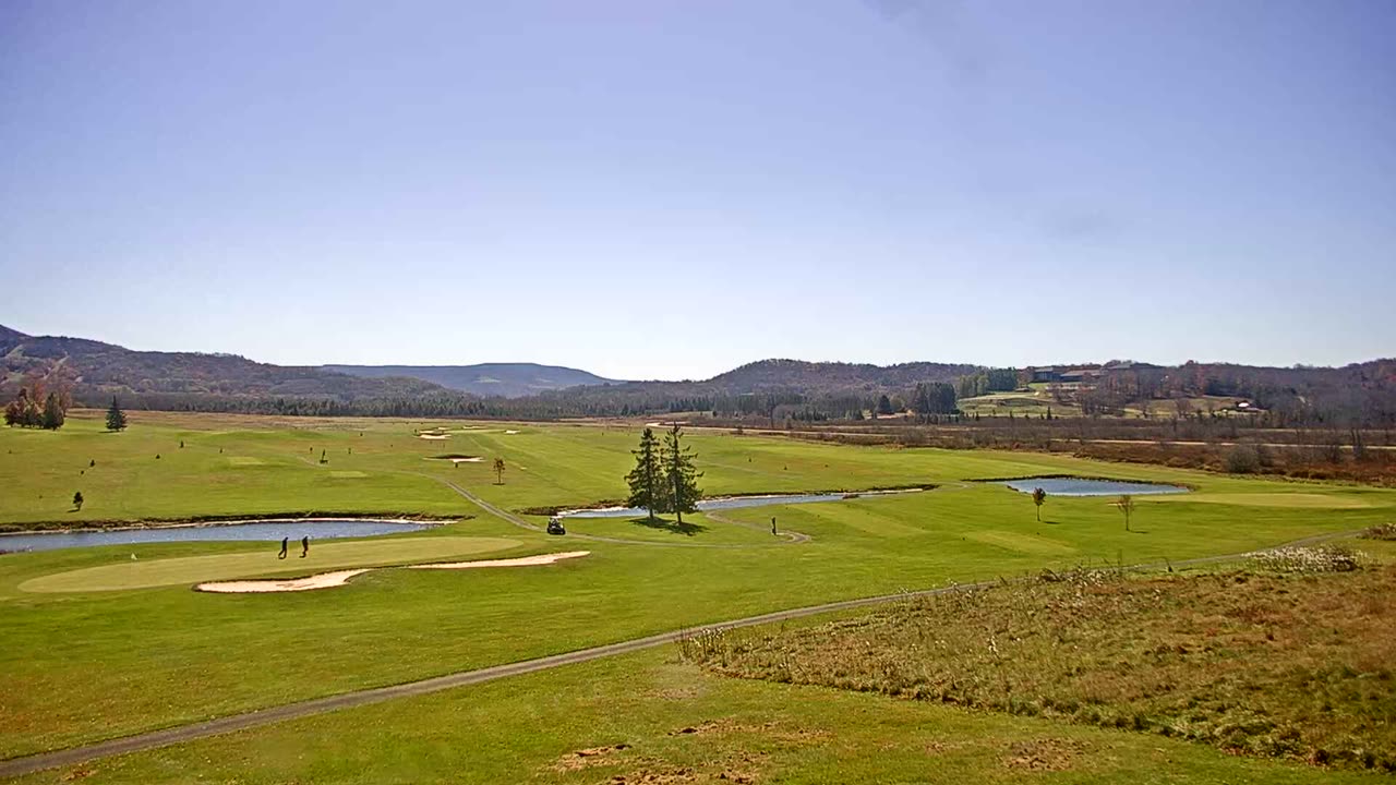 Canaan Valley Resort Webcam - Golf Course & Valley still, 0″ new snow in 24 h