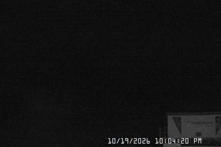 Summit still, 0″ new snow in 24 h