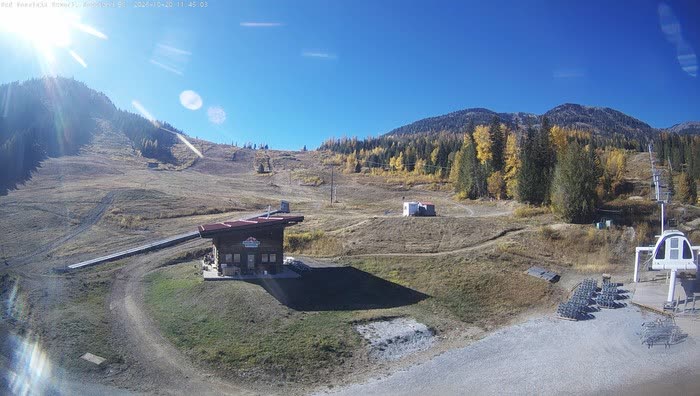 Base Lodge Cam (View: Red and Granite Mtns) still, 0″ new snow in 24 h