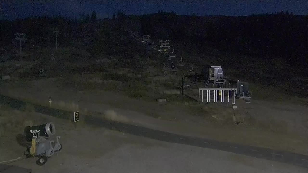Base Area still, 0″ new snow in 24 h