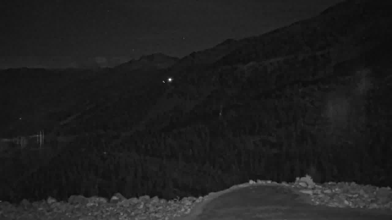 Rendezvous Lodge, Blackcomb Mountain still, 0″ new snow in 24 h