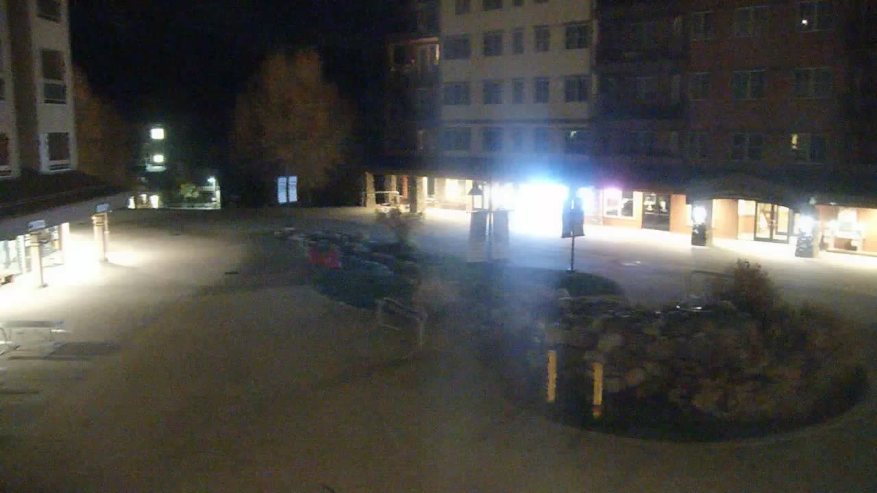 Village Plaza still, 0″ new snow in 24 h
