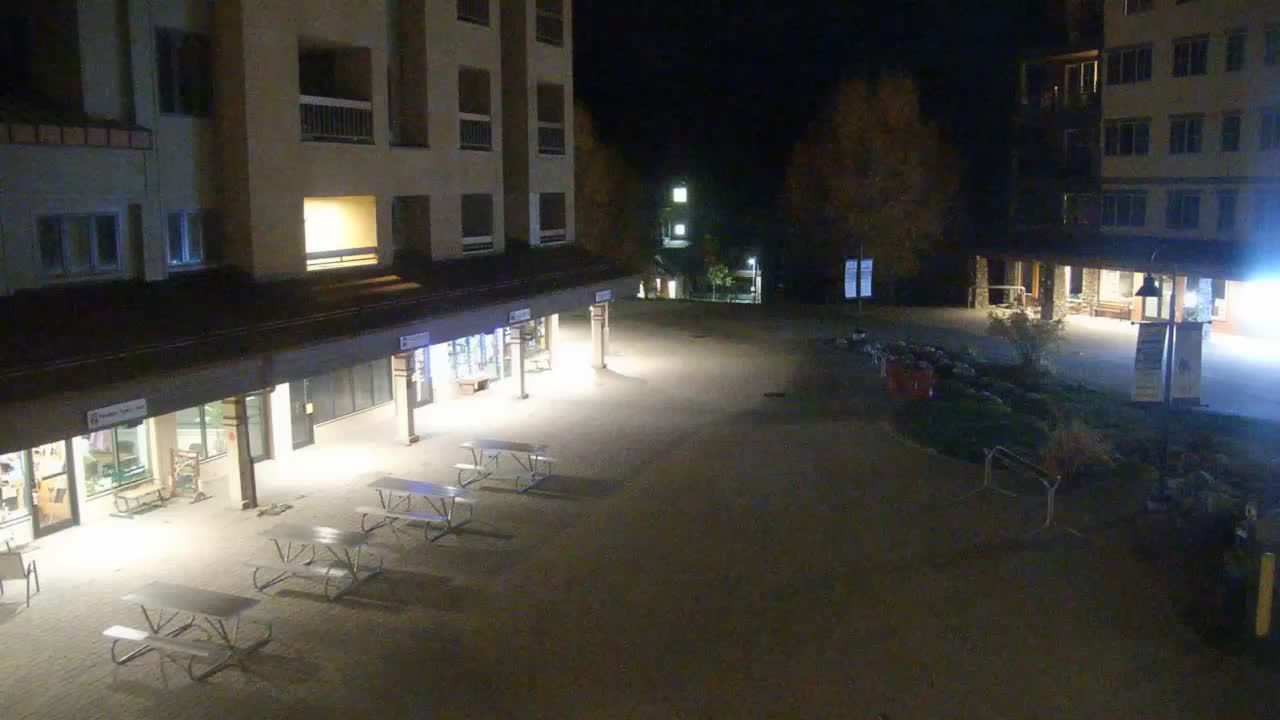 Village Plaza still, 0″ new snow in 24 h