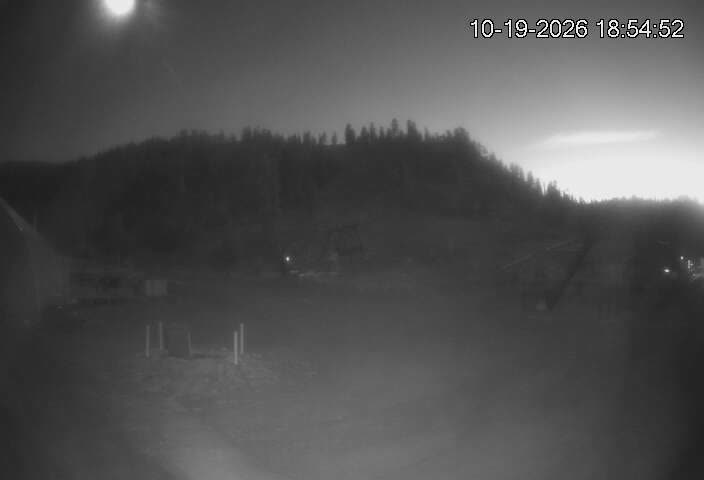 Basecam still, 0″ new snow in 24 h