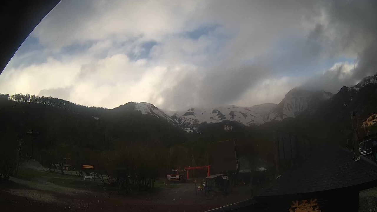 Plaza Tata still, 0″ new snow in 24 h