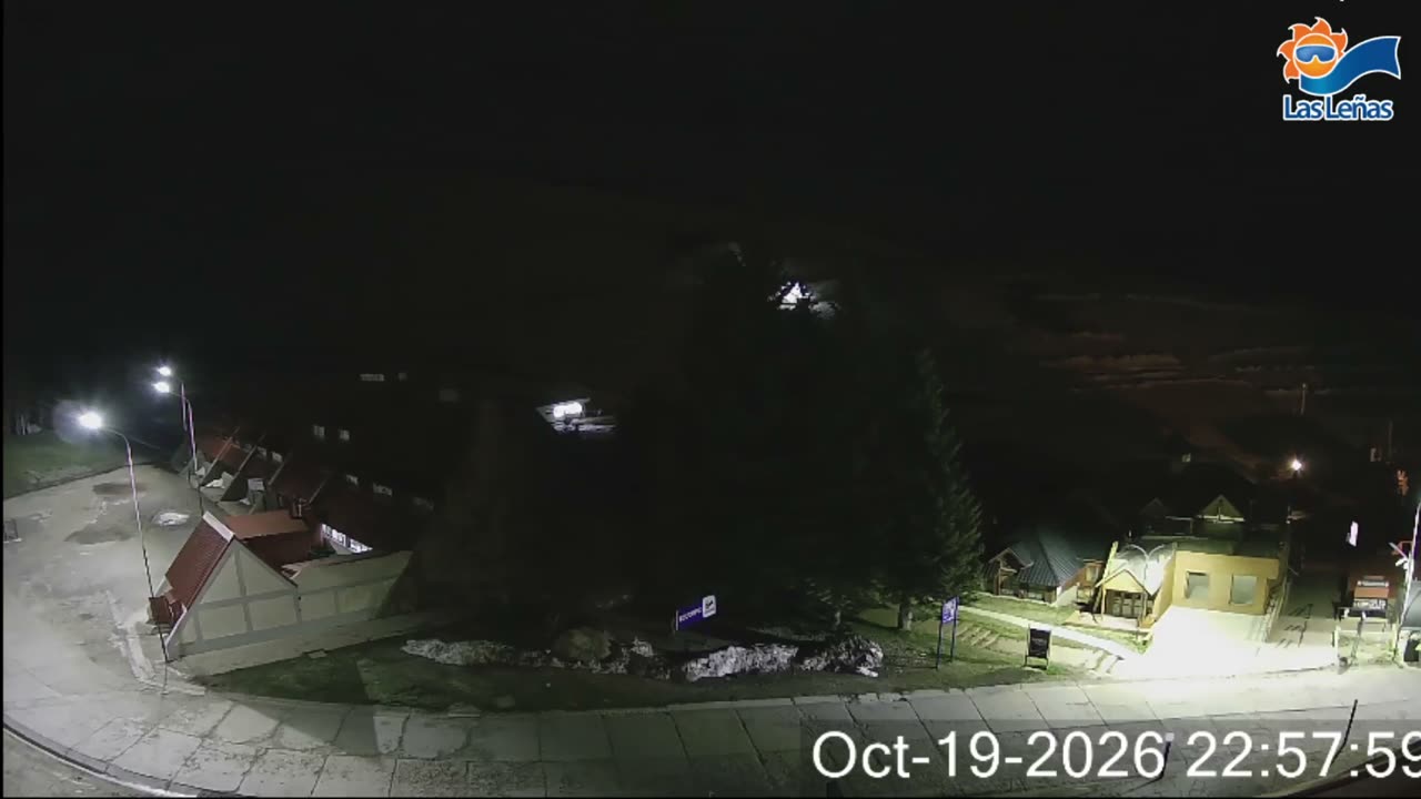 Base / Live Cam (official) still, 0″ new snow in 24 h