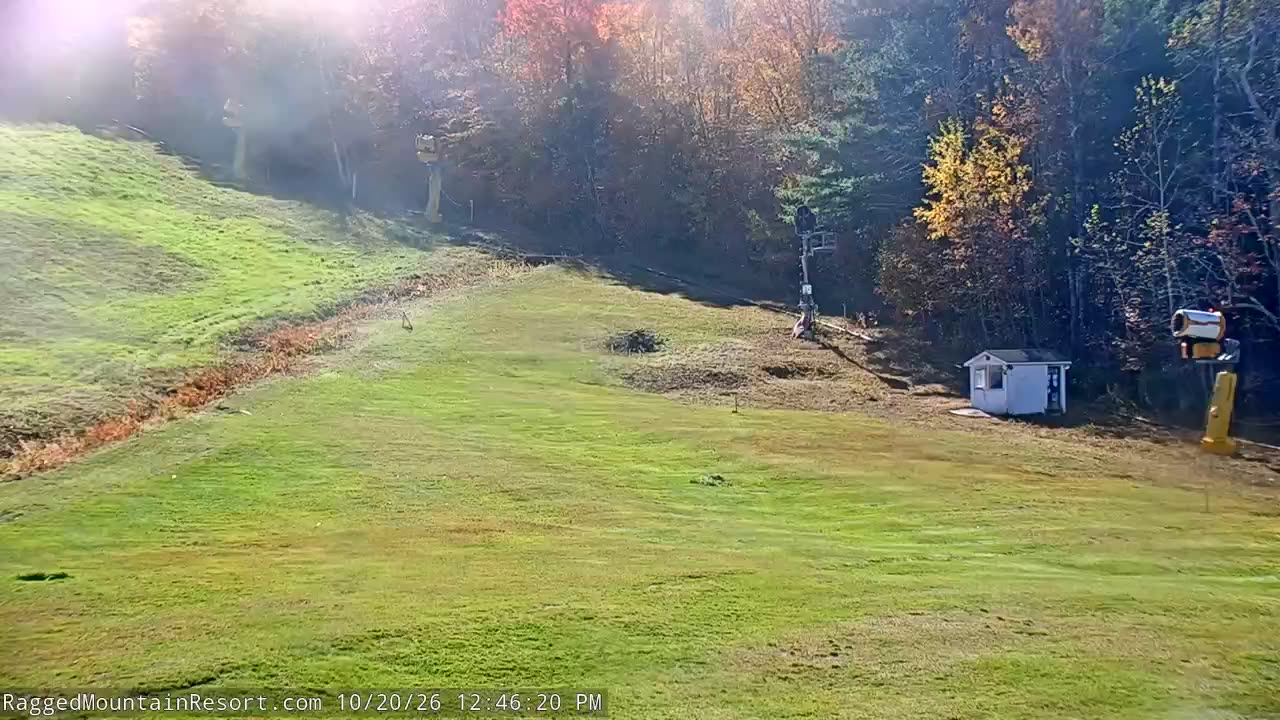 Elmwood Lodge Cam still, 0″ new snow in 24 h