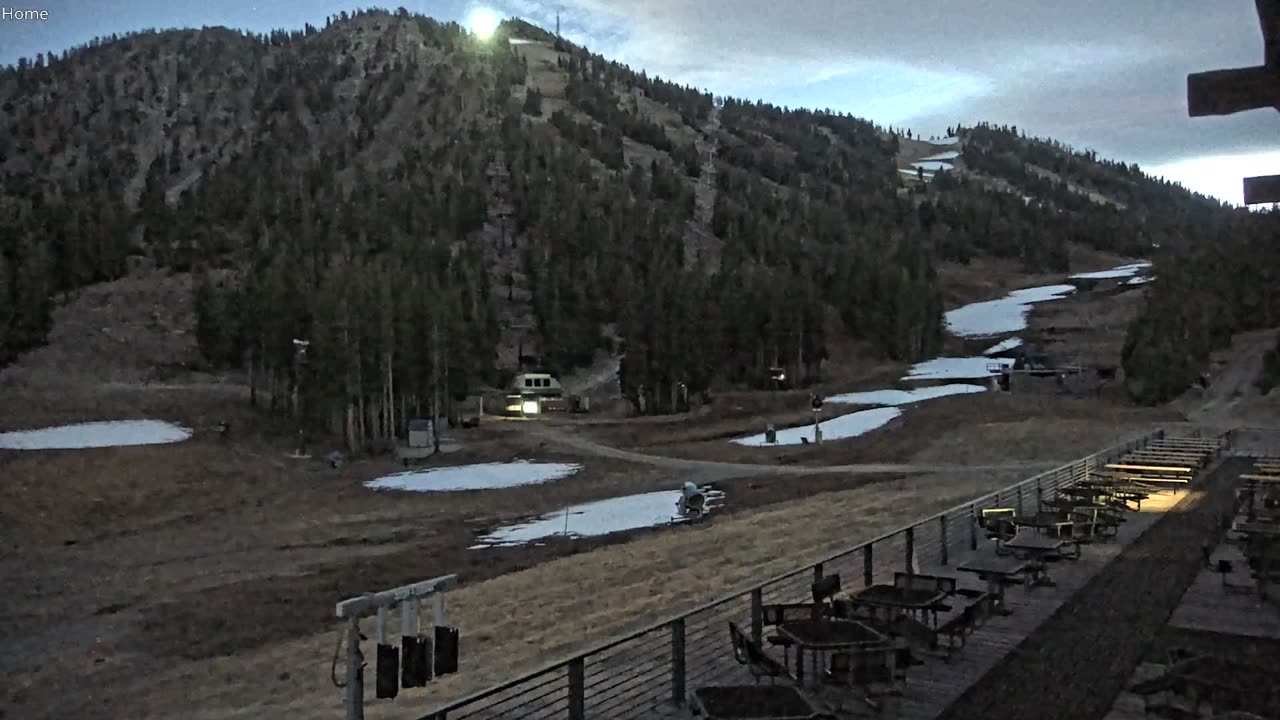 Main Lodge still, 0″ new snow in 24 h