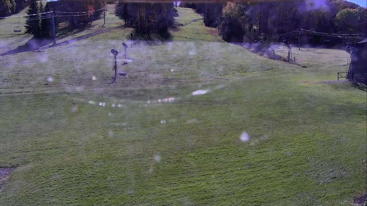 HoliMont Main Chalet SnowCam still, 0″ new snow in 24 h