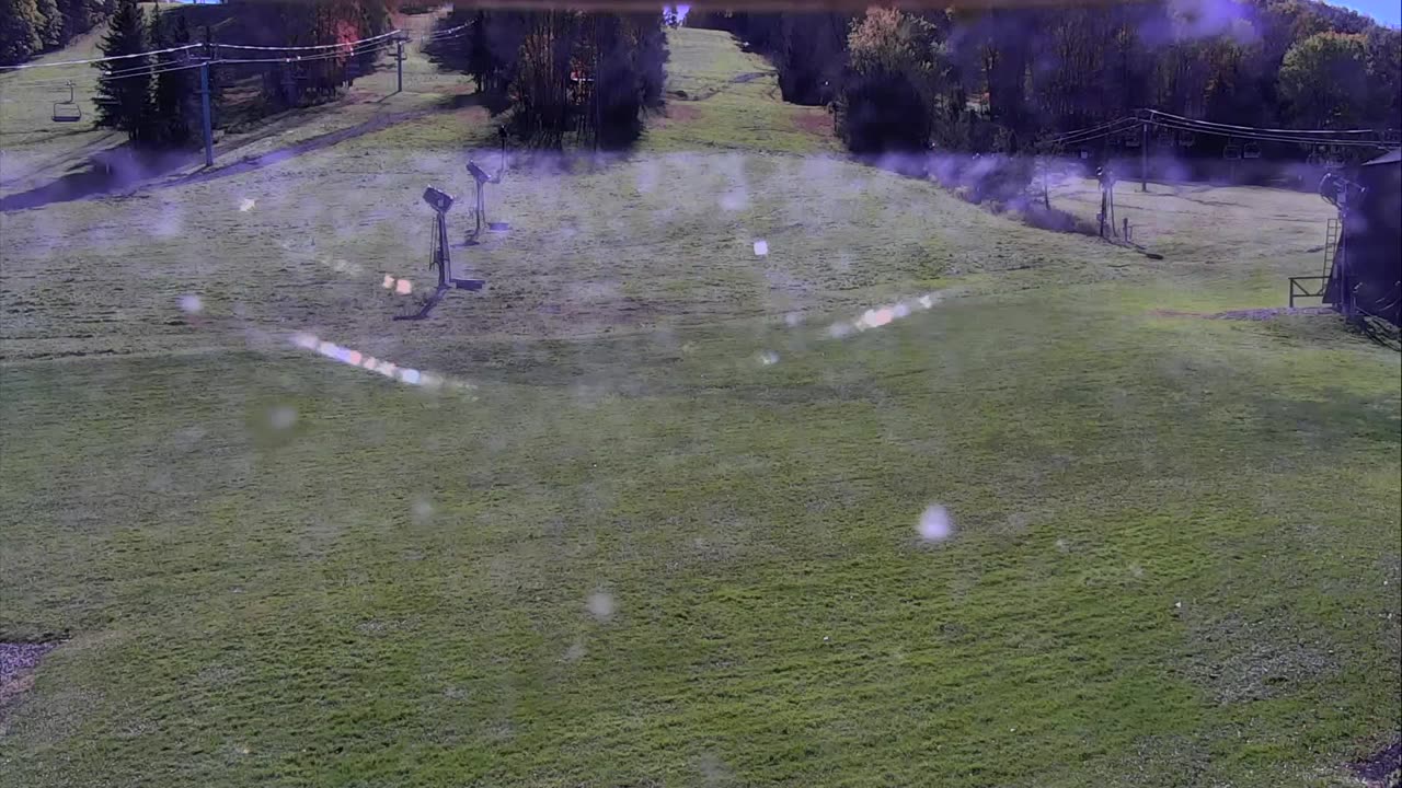 HoliMont Main Chalet SnowCam still, 0″ new snow in 24 h