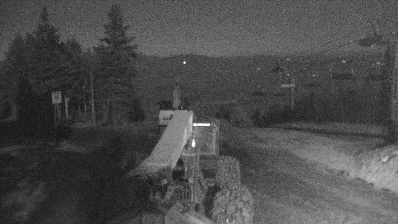 Summit still, 0″ new snow in 24 h