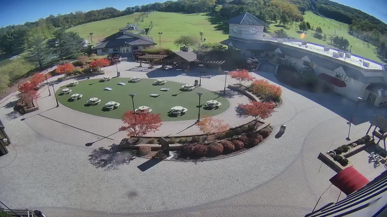 Courtyard Cam still, 0″ new snow in 24 h