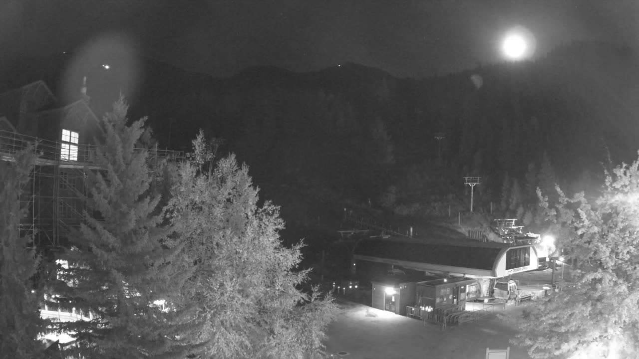 Creekside Camera still, 0″ new snow in 24 h