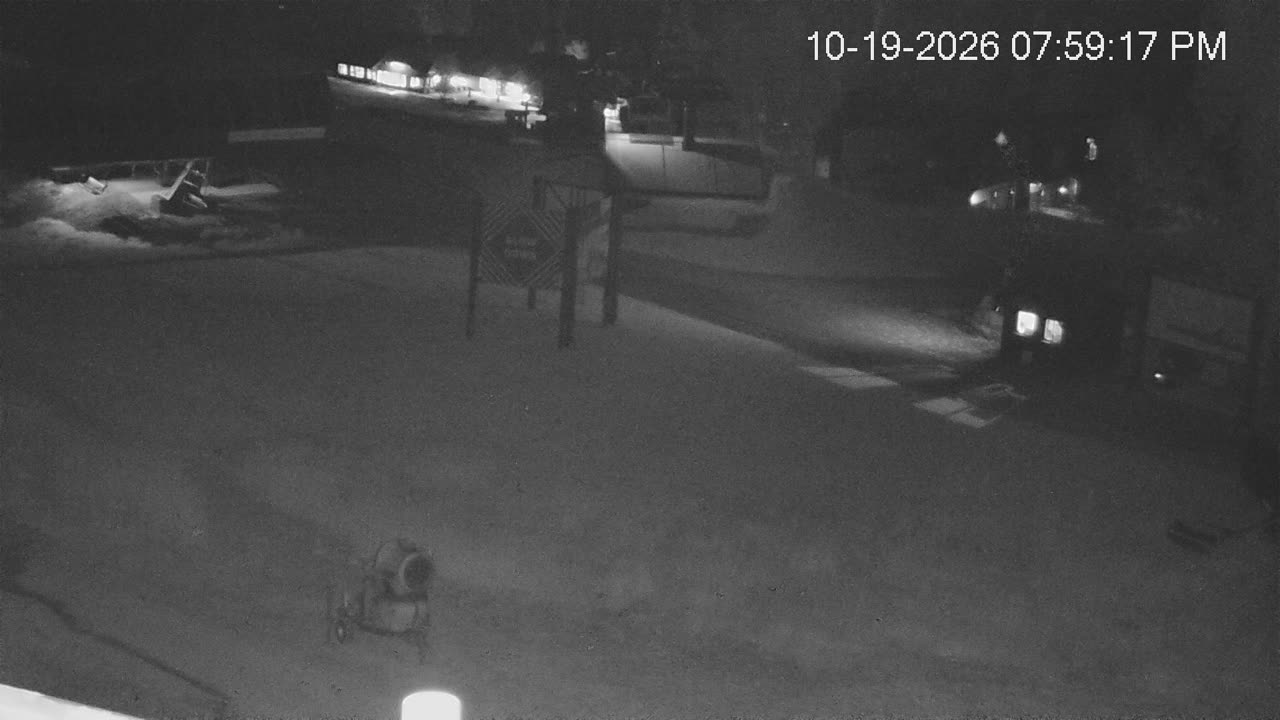 Lift Plaza still, 0″ new snow in 24 h