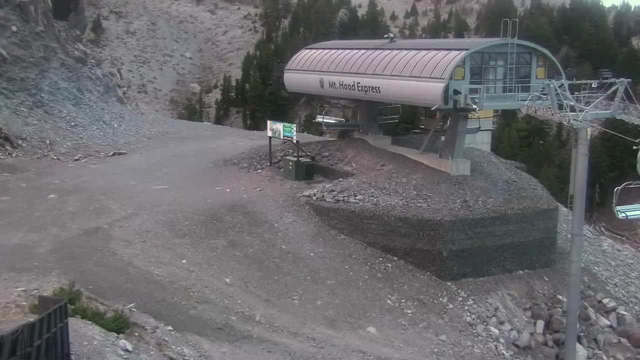 Top of Blue still, 0″ new snow in 24 h