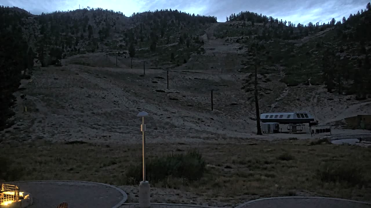 Winters Creek Lodge still, 0″ new snow in 24 h