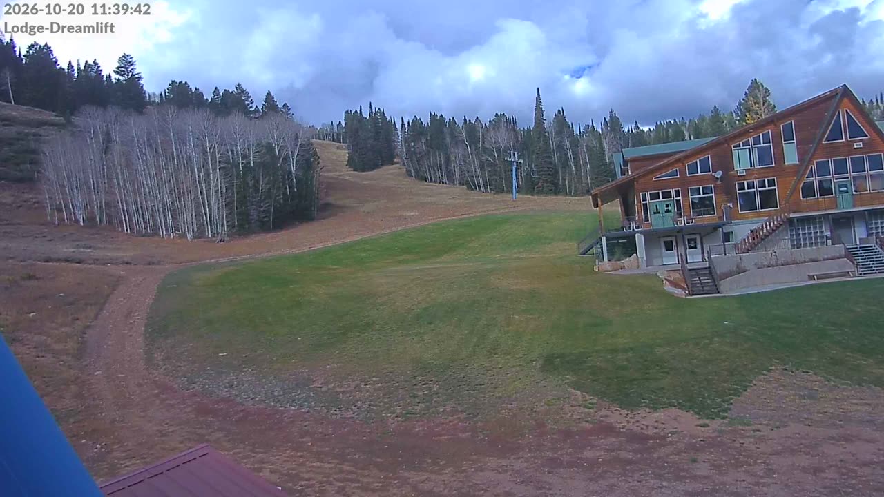 Lodge View Cam still, 0″ new snow in 24 h