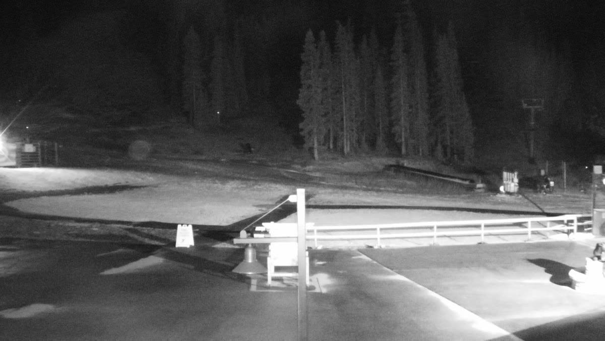 Base still, 0″ new snow in 24 h