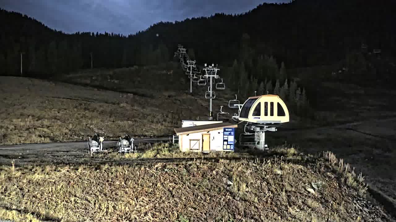 Ski and Snowboard School still, 0″ new snow in 24 h