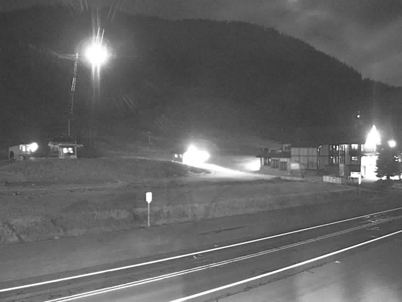 Base still, 0″ new snow in 24 h
