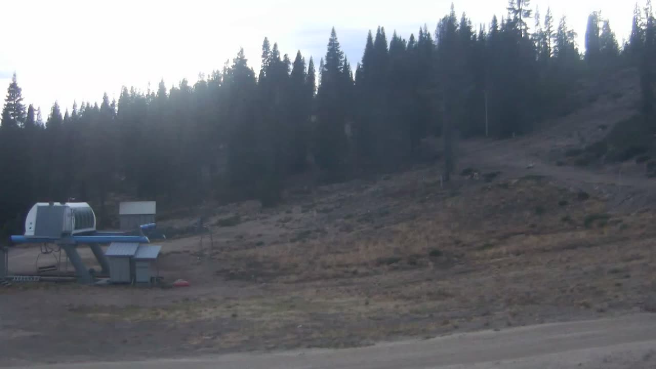 Base Cam still, 0″ new snow in 24 h