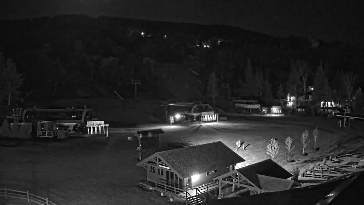 Base still, 0″ new snow in 24 h