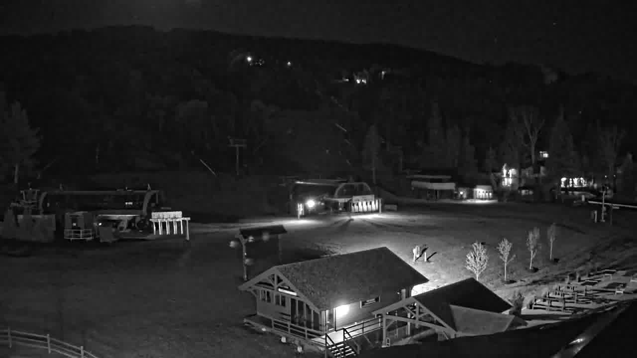Base still, 0″ new snow in 24 h
