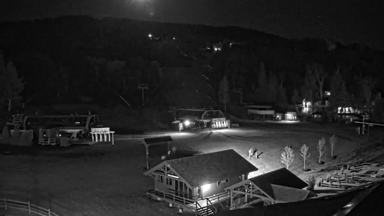 Base still, 0″ new snow in 24 h