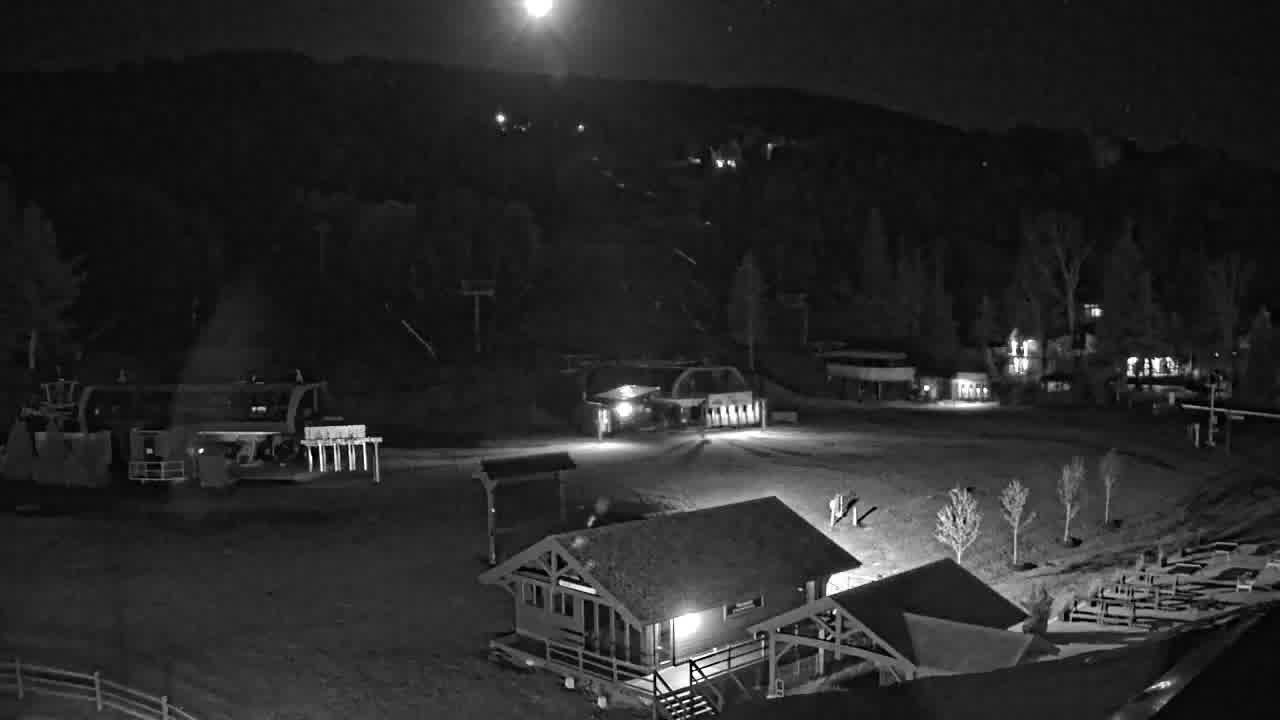 Base still, 0″ new snow in 24 h