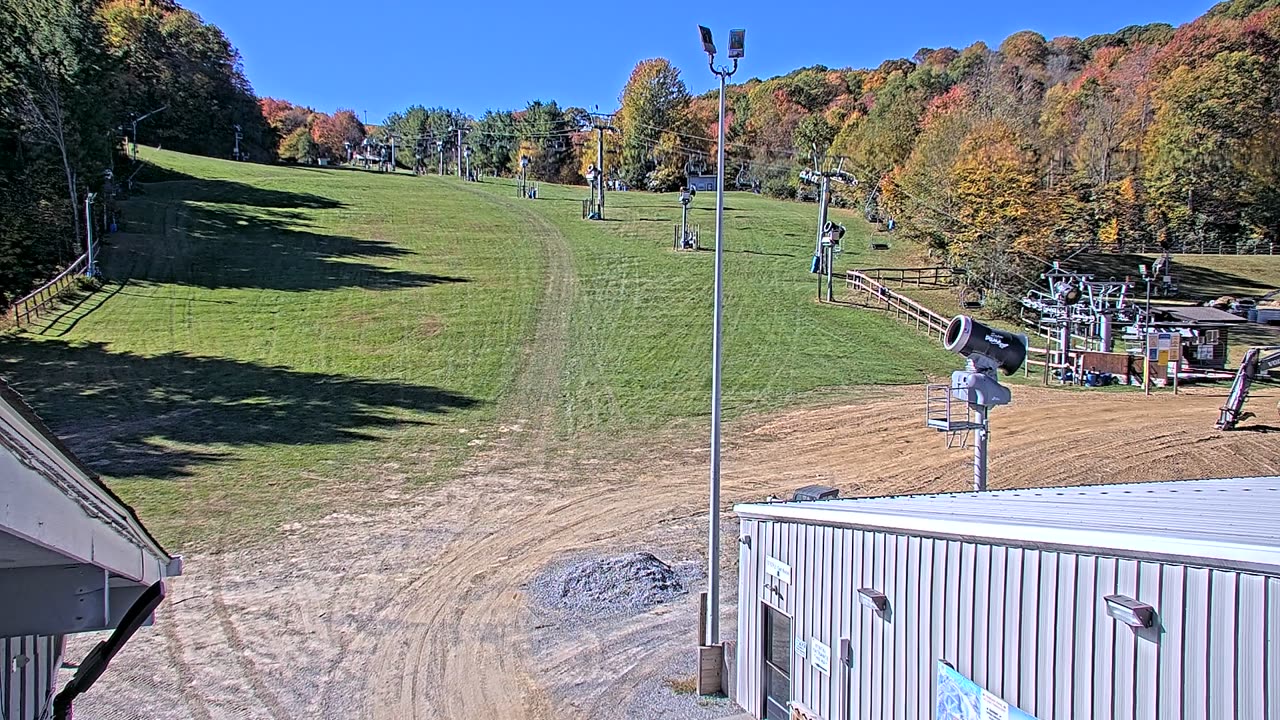 Base of Mountain webcam at Cataloochee Ski Area, 4,660′